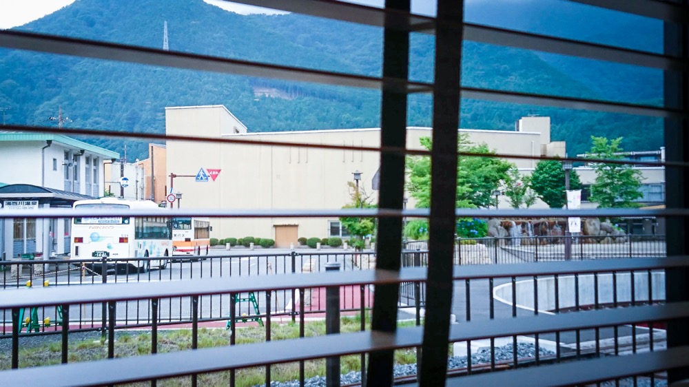【鬼怒川温泉駅 観光施設】ATM、駐車場、コインロッカーなど