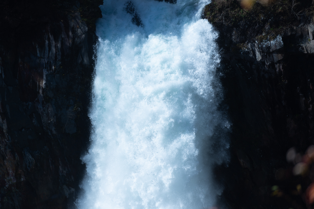 【華厳の滝】日光の雄大な自然を象徴する日本三名瀑