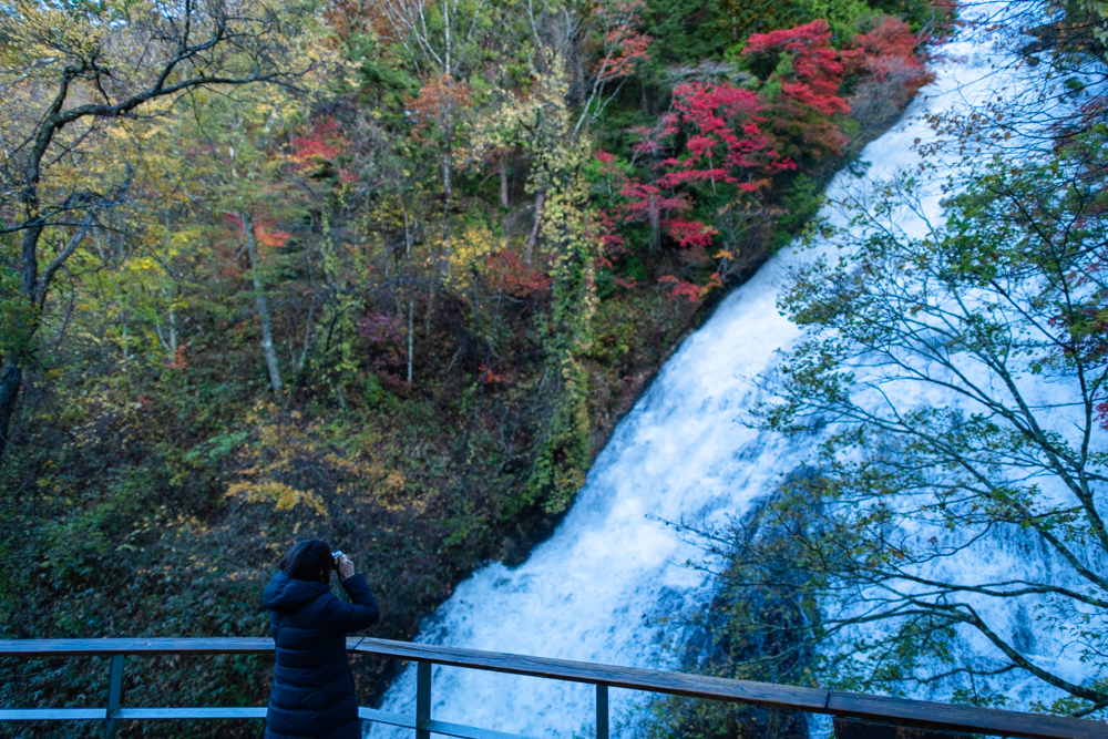 【湯滝】奥日光三滝の1つ。間近で見られる幅広の美しい流れ