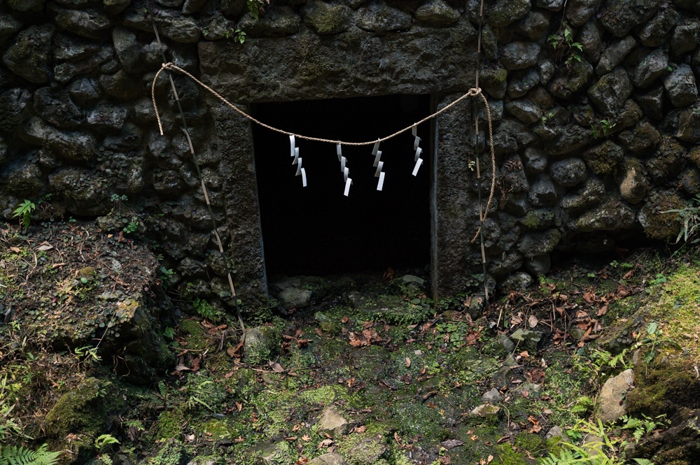 【栃木市 出流山満願寺（いづるさんまんがんじ）歴史】勝道さん、ハタチのときにここの洞窟にこもる